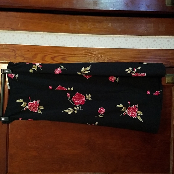 Maggie Lawrence Women's  Floral skirt Size Medium - Picture 4 of 6